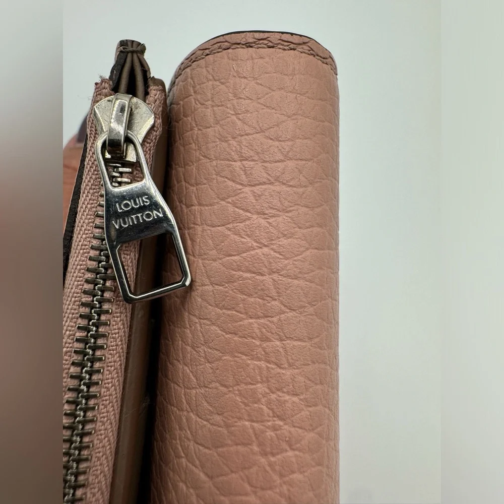 Louis Vuitton Capucines Compact Wallet Magnolia Pink Taurillon Leather LV - Picture 3 of 12